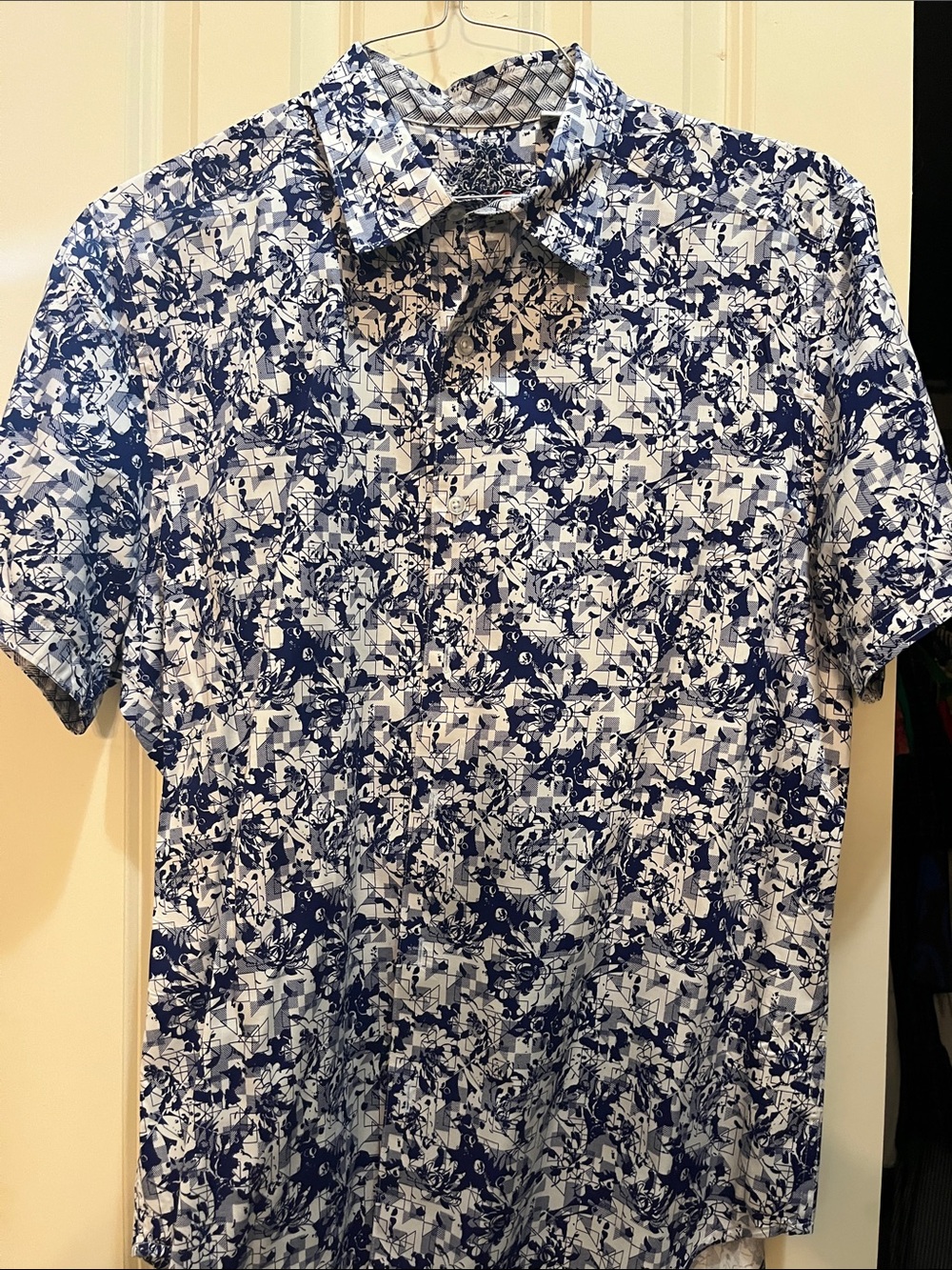 Robert Graham Navy and White Floral-Print Short-Sleeve Button-Down Shirt